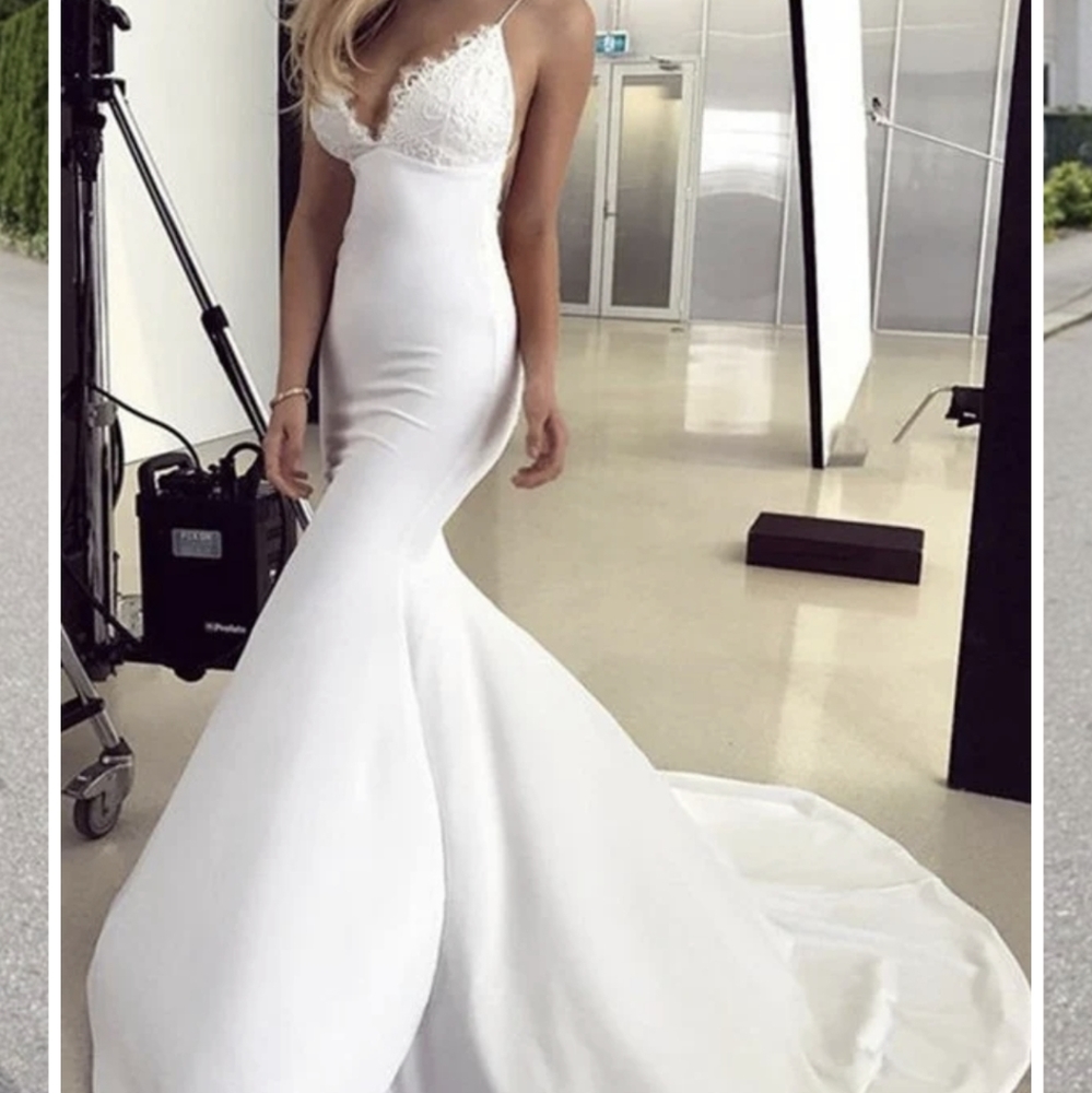 Mermaid/trumpet wedding gown with train
